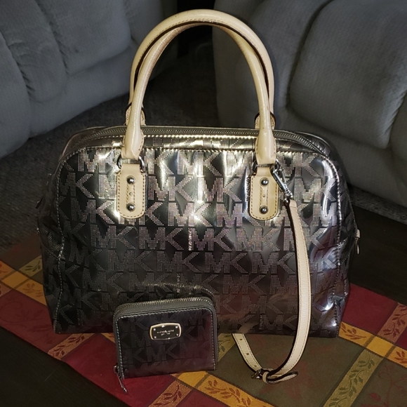 Michael Kors Silver Metallic Mirror Satchel Bag & Wallet Set - Picture 10 of 16